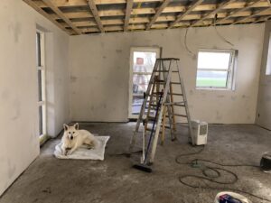 Væggene er nu spartlet og klar til maling d. 6. dec.